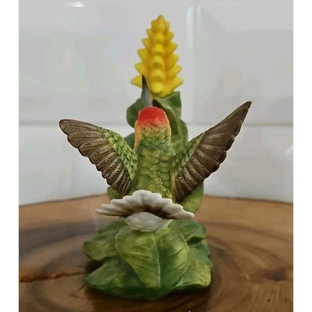 Allen's Hummingbird with Aphelandra Flower Porcelain Bird Figurine Bronson 1996